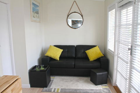 Smugglers Inn Studio Apartments - Tourism TAS 11