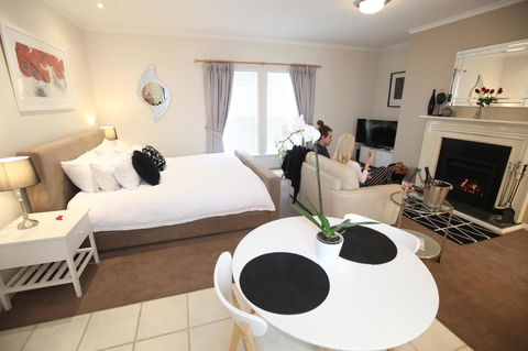 Wine And Roses Bed And Breakfast - Tourism TAS 10