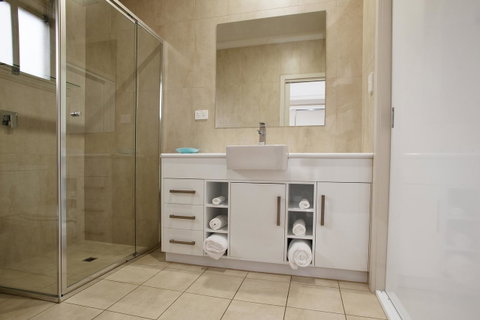 Renmark Holiday Apartments - Tourism TAS 6