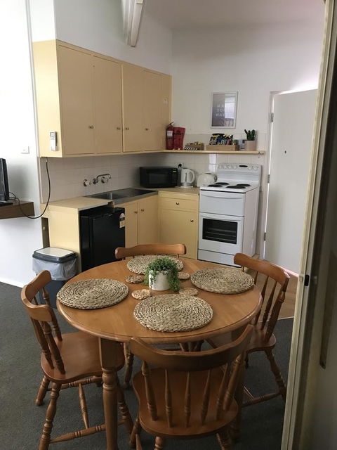 OCEAN BREEZE MOTEL - Tourism TAS 13