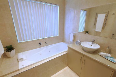 Casavino Luxury Villa - Tourism TAS 26
