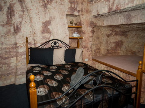 Ali\'s Underground Studio - Hobart Tourism 8