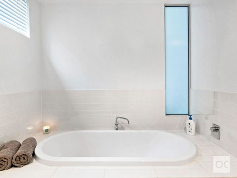 Breeze Beachfront Apartment - Tourism TAS 30
