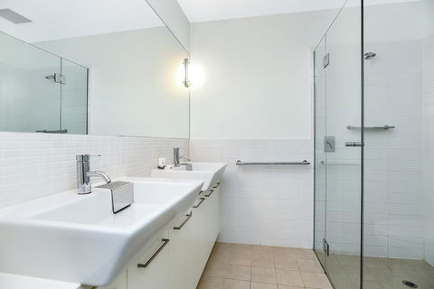 Breeze Beachfront Apartment - Tourism TAS 18