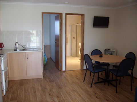 Jacko's Holiday Cabins - Tourism TAS 3