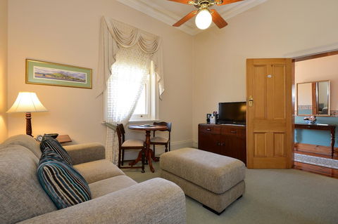 Trafalgar Premium Vintage Suites - Tourism TAS 8