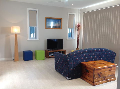 Elandra Holiday Home - Hobart Tourism 9
