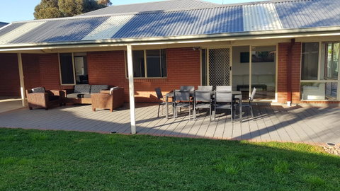 Aldinga Beach Overnighter Or Getaway Home - Tourism TAS 2