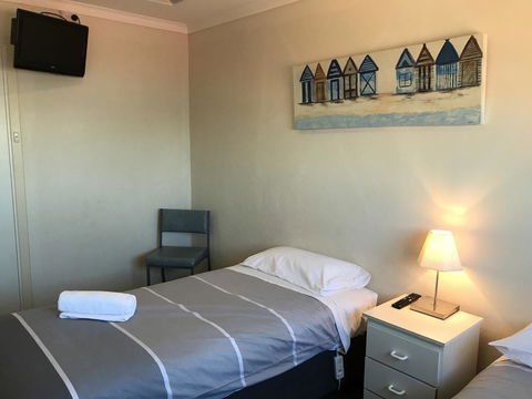 Robetown Motor Inn & Apartments - Hobart Tourism 13