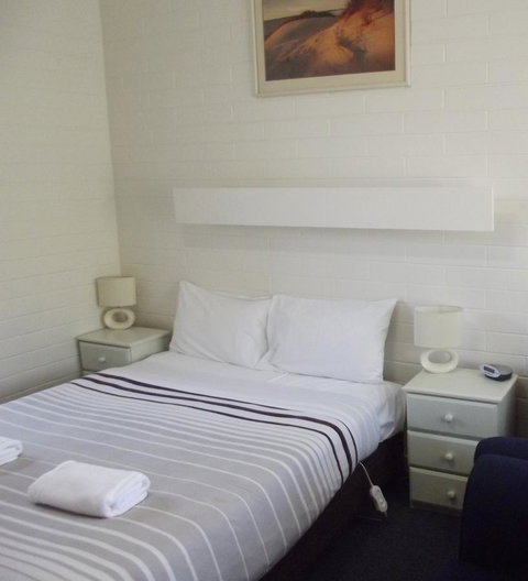 Guichen Bay Motel - Tourism TAS 27