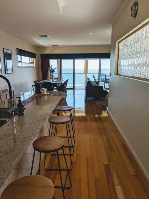 Ochre Point Beach House On Moana Seafront - Hobart Tourism 4