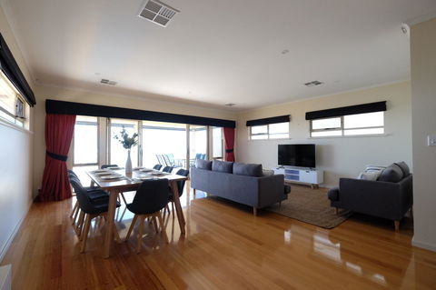Ochre Point Beach House On Moana Seafront - Hobart Tourism 5
