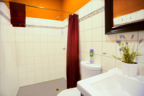 The Underground Motel - Hobart Tourism 17