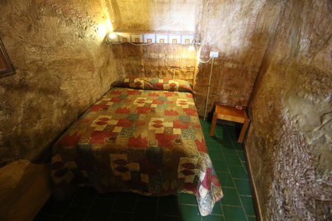 The Underground Motel - Hobart Tourism 3