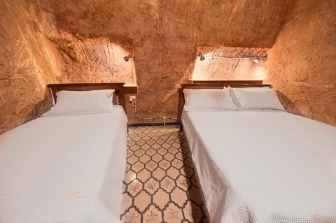 The Underground Motel - Hobart Tourism 6