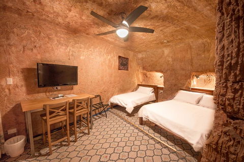 The Underground Motel - Hobart Tourism 8