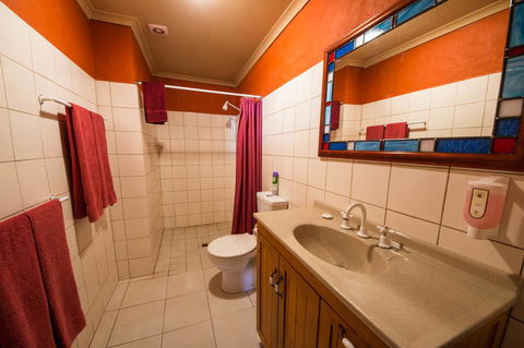 The Underground Motel - Hobart Tourism 10