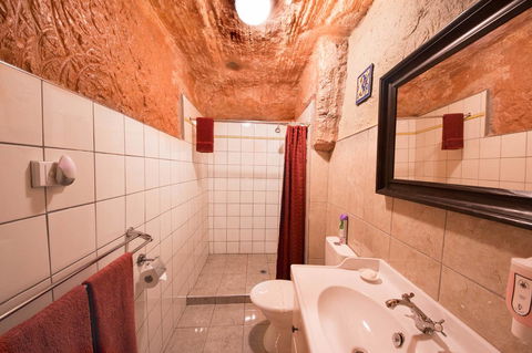 The Underground Motel - Hobart Tourism 7