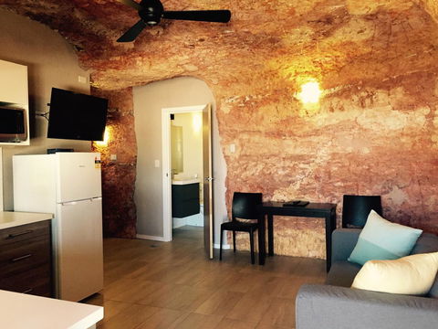 The Lookout Cave Underground Motel - Hobart Tourism 17