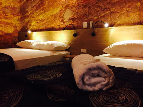 The Lookout Cave Underground Motel - Hobart Tourism 28