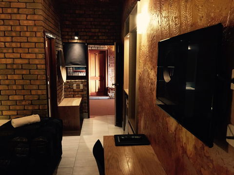 The Lookout Cave Underground Motel - Hobart Tourism 33