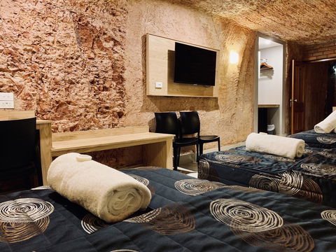 The Lookout Cave Underground Motel - Hobart Tourism 3