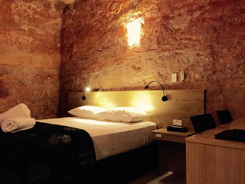 The Lookout Cave Underground Motel - Hobart Tourism 0