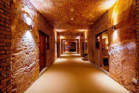 The Lookout Cave Underground Motel - Hobart Tourism 7
