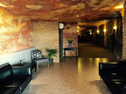 The Lookout Cave Underground Motel - Hobart Tourism 18