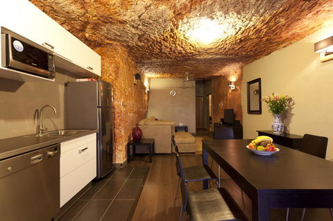 The Lookout Cave Underground Motel - Hobart Tourism 21
