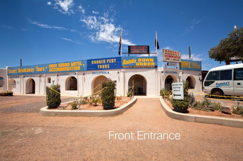 Radeka Downunder Underground Motel - Hobart Tourism 0