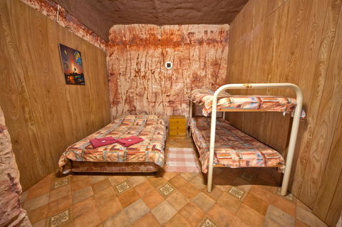 Radeka Downunder Underground Motel - Hobart Tourism 2