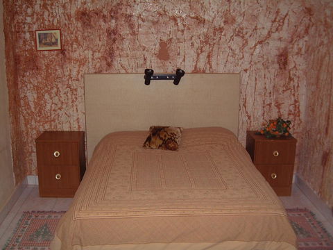Radeka Downunder Underground Motel - Hobart Tourism 9