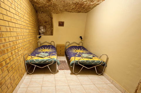 Radeka Downunder Underground Motel - Hobart Tourism 5