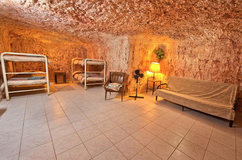 Radeka Downunder Underground Motel - Hobart Tourism 4