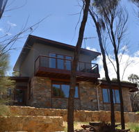 Of Stone and Wood Guesthouse - Hobart Tourism