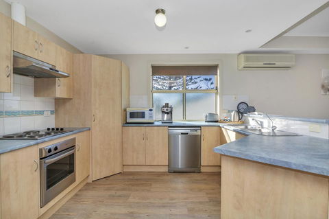 The Lighthouse - Port Willunga - C21 SouthCoast Holidays - Tourism TAS 6