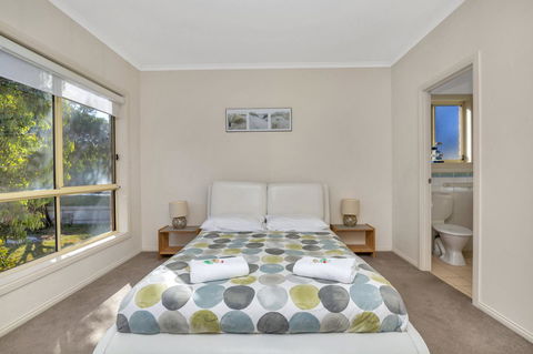 The Lighthouse - Port Willunga - C21 SouthCoast Holidays - Tourism TAS 3