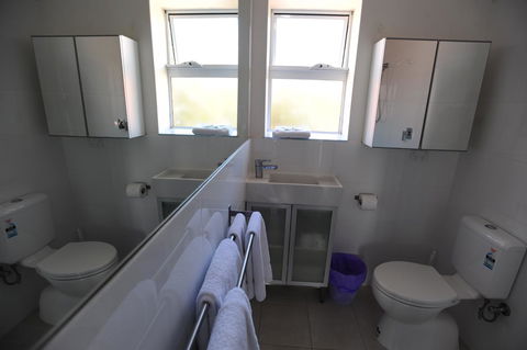 Glenelg Holiday Apartments-The Broadway - Tourism TAS 7