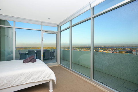 Glenelg Skyline Penthouse - Hobart Tourism 13