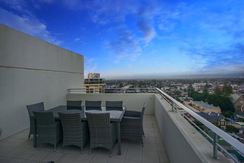 Glenelg Skyline Penthouse - Hobart Tourism 11