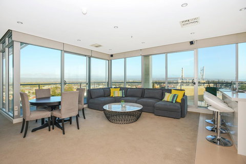 Glenelg Skyline Penthouse - Hobart Tourism 8