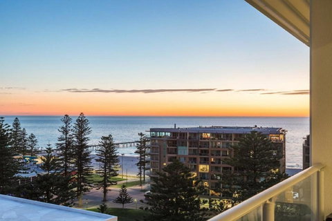 Glenelg Skyline Penthouse - Hobart Tourism 3