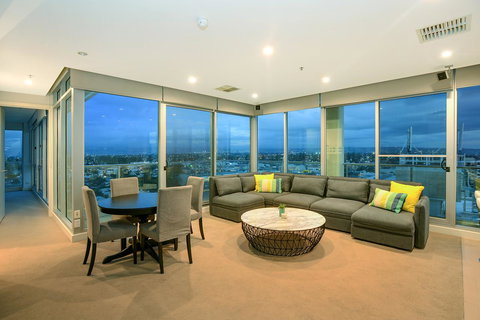 Glenelg Skyline Penthouse - Hobart Tourism 4
