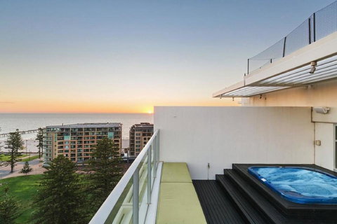 Glenelg Skyline Penthouse - Hobart Tourism 27