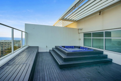 Glenelg Skyline Penthouse - Hobart Tourism 16