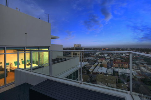 Glenelg Skyline Penthouse - Hobart Tourism 10