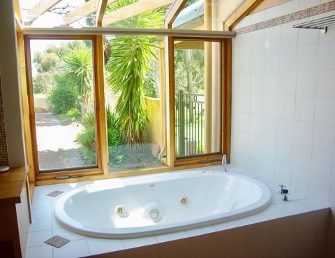 Scobie Lane Retreat - Hobart Tourism 6