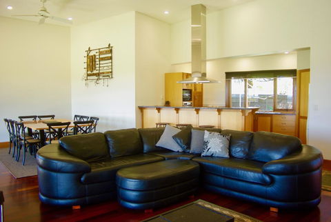 Scobie Lane Retreat - Hobart Tourism 4
