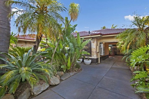 The Palms - Tourism TAS 7